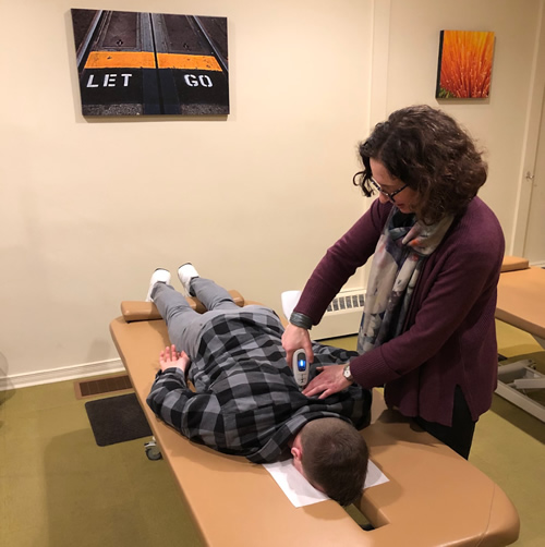 Dr doing an adjustment